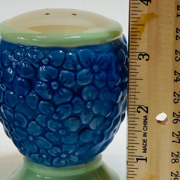 Pfaltzgraff Summer Breeze Hydrangea Flower Salt & Pepper Shakers Purple Green - Picture 6 of 8